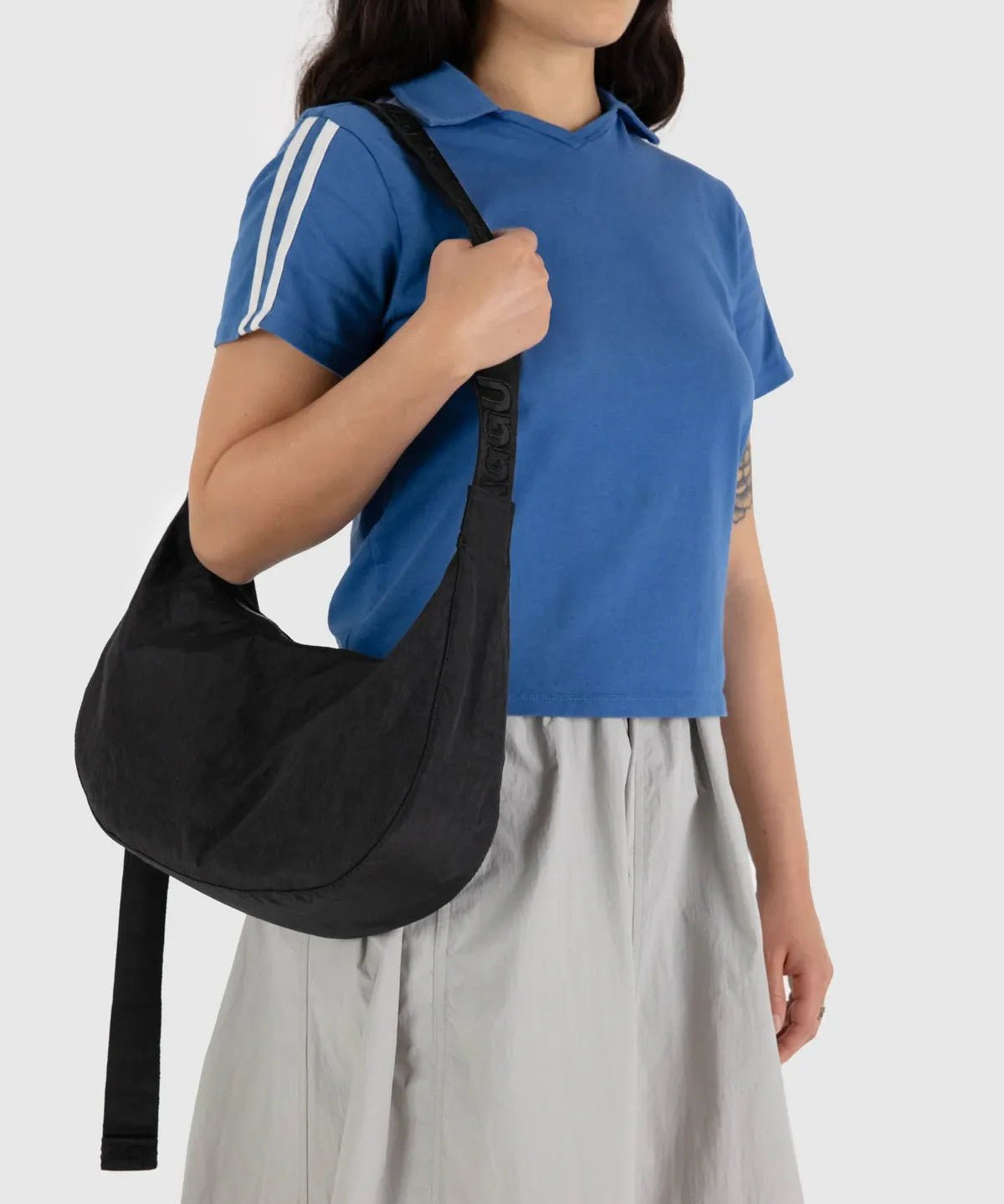 BAGGU - Medium Nylon Crescent Bag Umhängetasche • Black - ROSA ECK