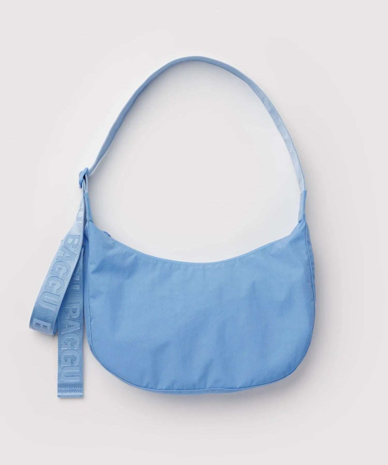 BAGGU - Medium Nylon Crescent Bag Umhängetasche • Piscine - ROSA ECK