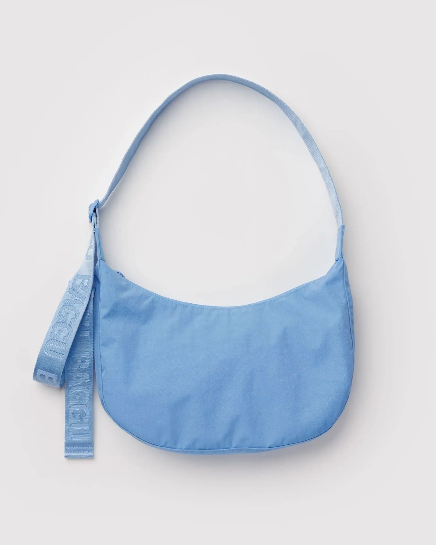 BAGGU - Medium Nylon Crescent Bag Umhängetasche • Piscine - ROSA ECK