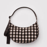 BAGGU - Medium Nylon Crescent Bag Umhängetasche • Blurred Gingham Brown - ROSA ECK