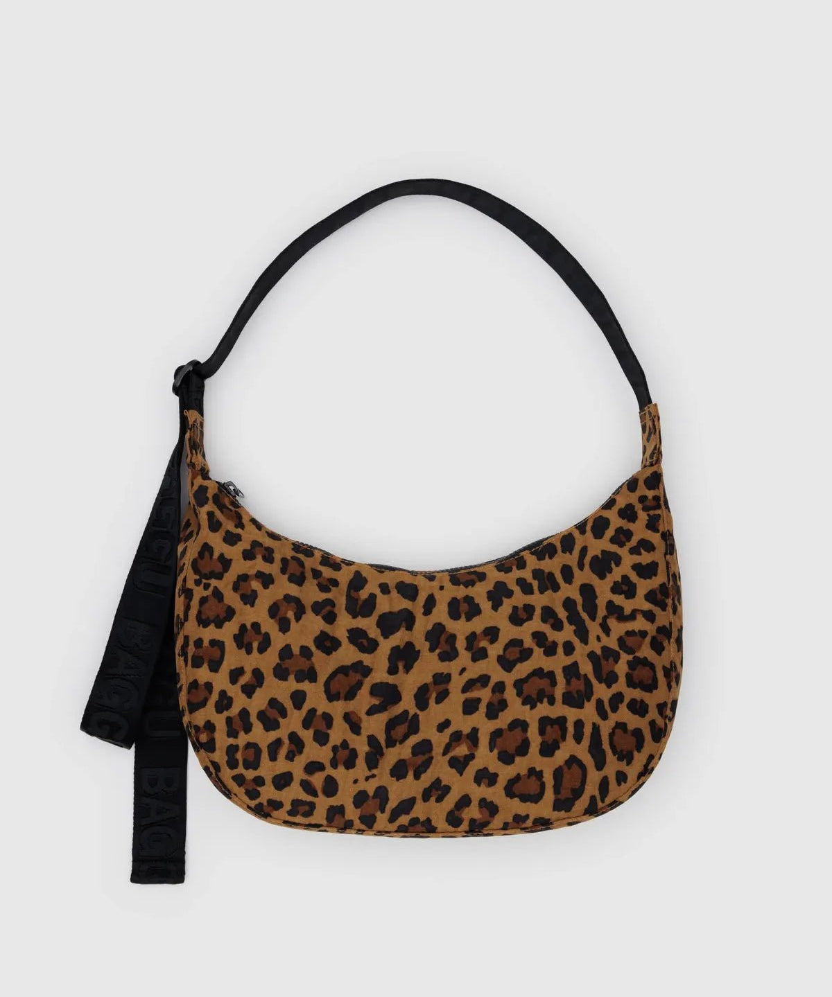 BAGGU - Medium Nylon Crescent Bag Umhängetasche • Leopard - ROSA ECK