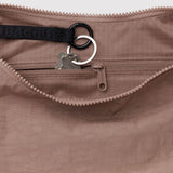 BAGGU - Medium Nylon Crescent Bag Umhängetasche • Toasted Almond - ROSA ECK