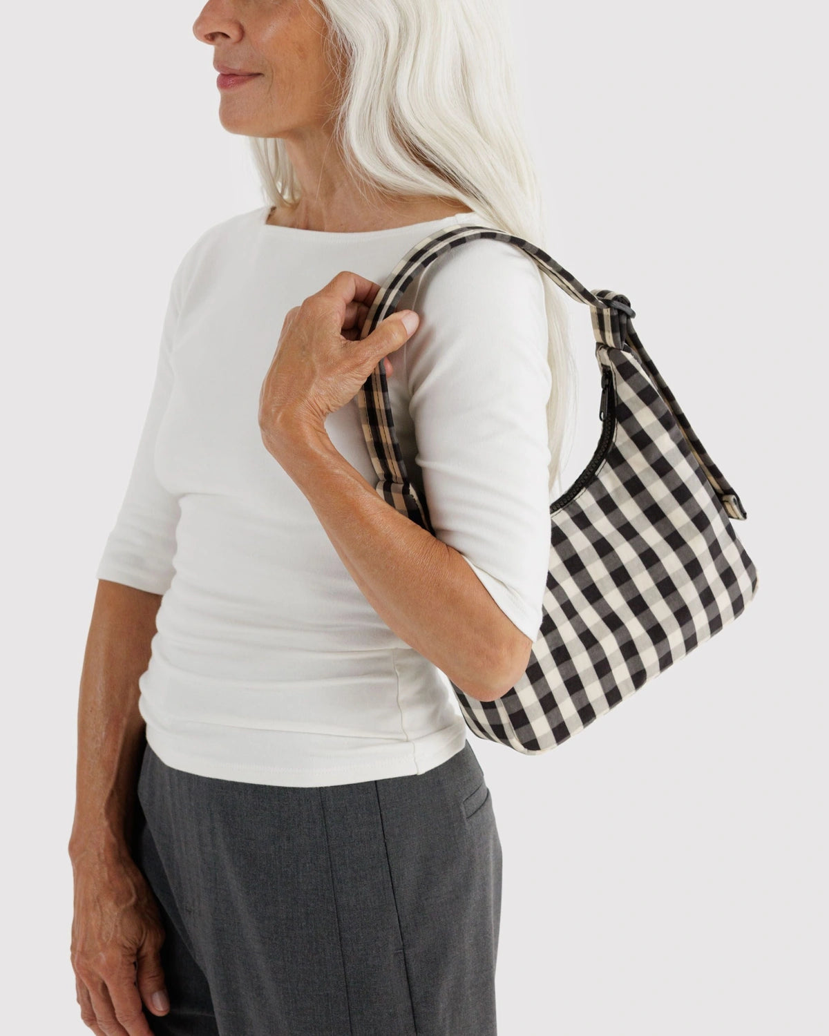 Mini Schultertasche aus Nylon • Black and Cream Gingham