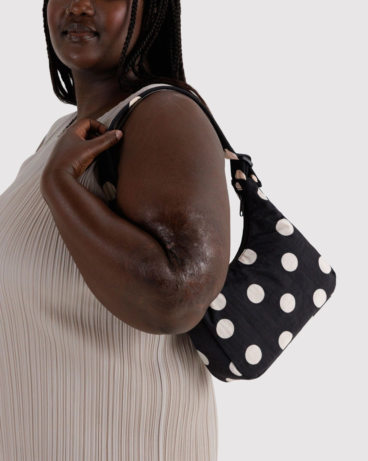 Mini Schultertasche aus Nylon • Black and Cream Polka Dot