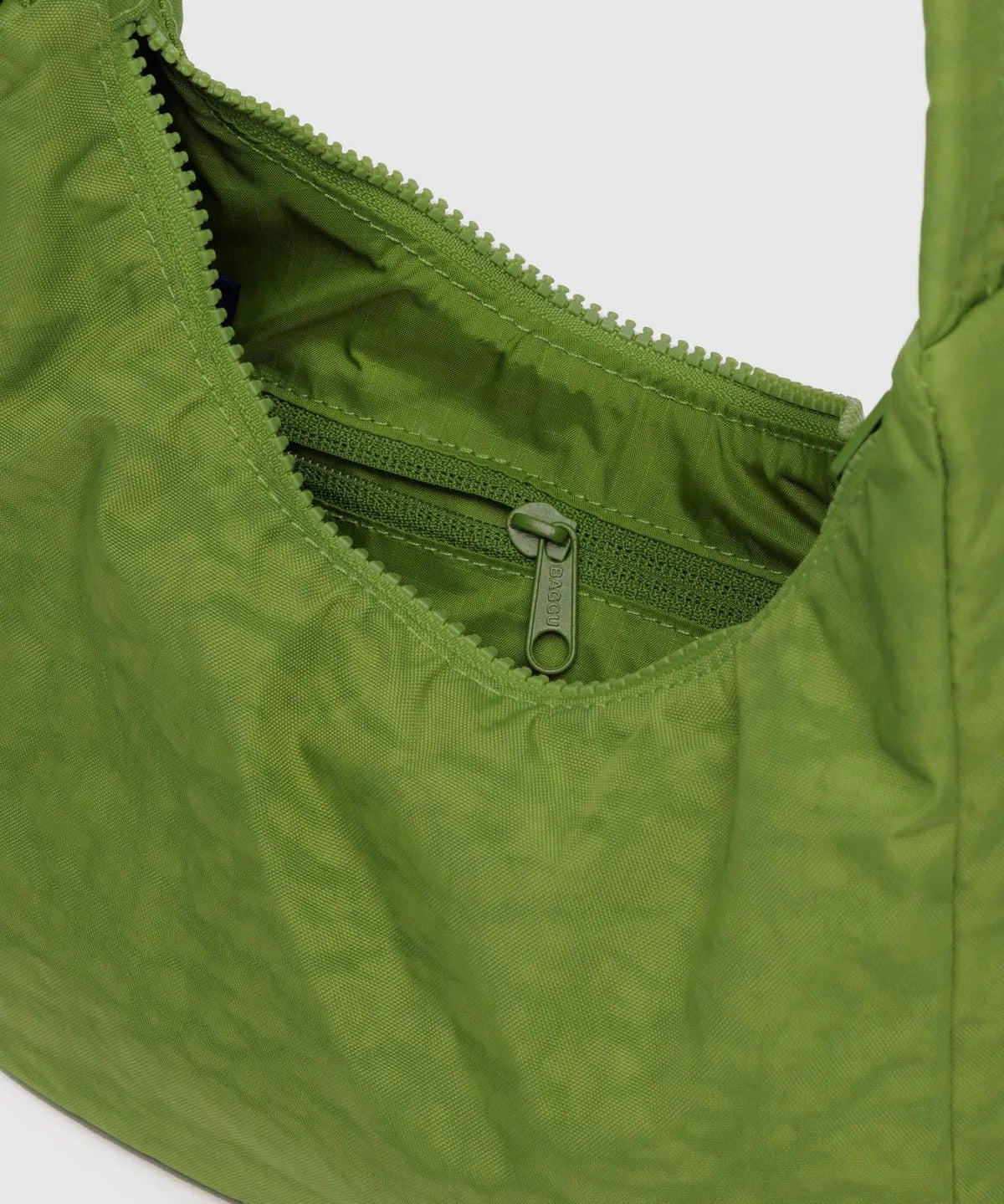 BAGGU - MINI NYLON SHOULDER BAG Schultertasche • Green Juice - Schultertasche - ROSA ECK