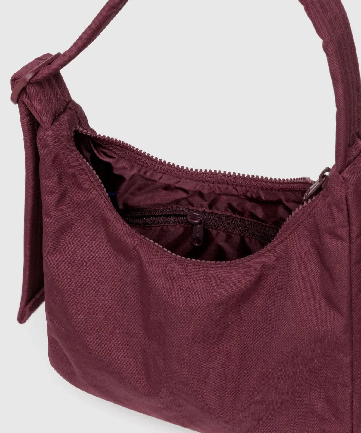 BAGGU - MINI NYLON SHOULDER BAG Schultertasche • Mahogany - Schultertasche - ROSA ECK