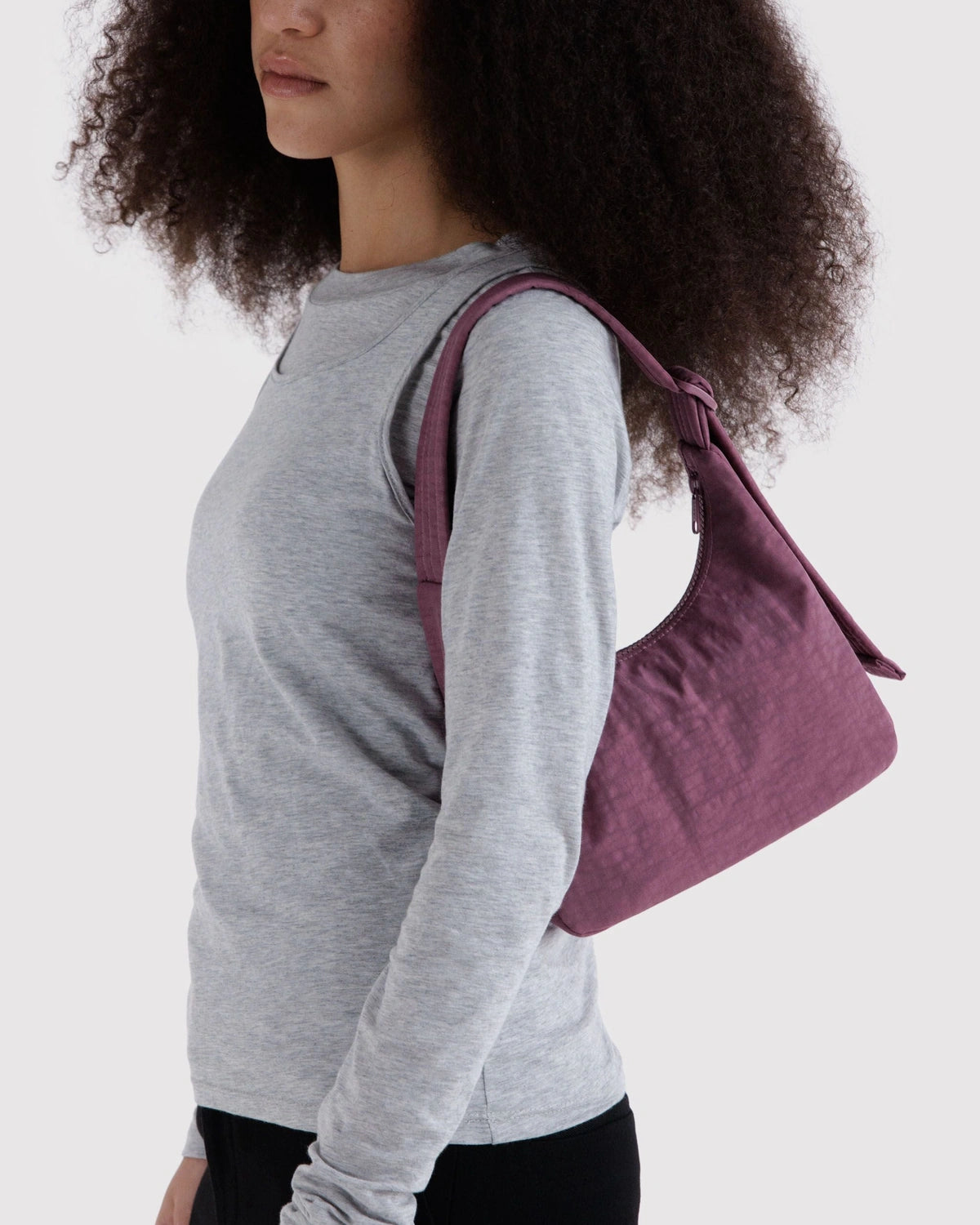 Mini Schultertasche aus Nylon • Wild Plum