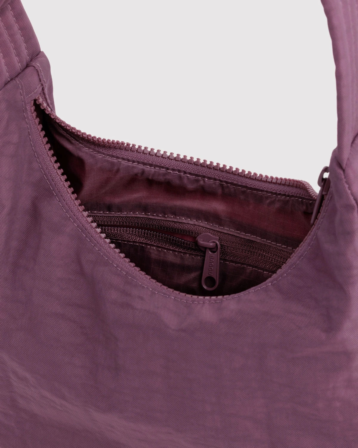Mini Schultertasche aus Nylon • Wild Plum
