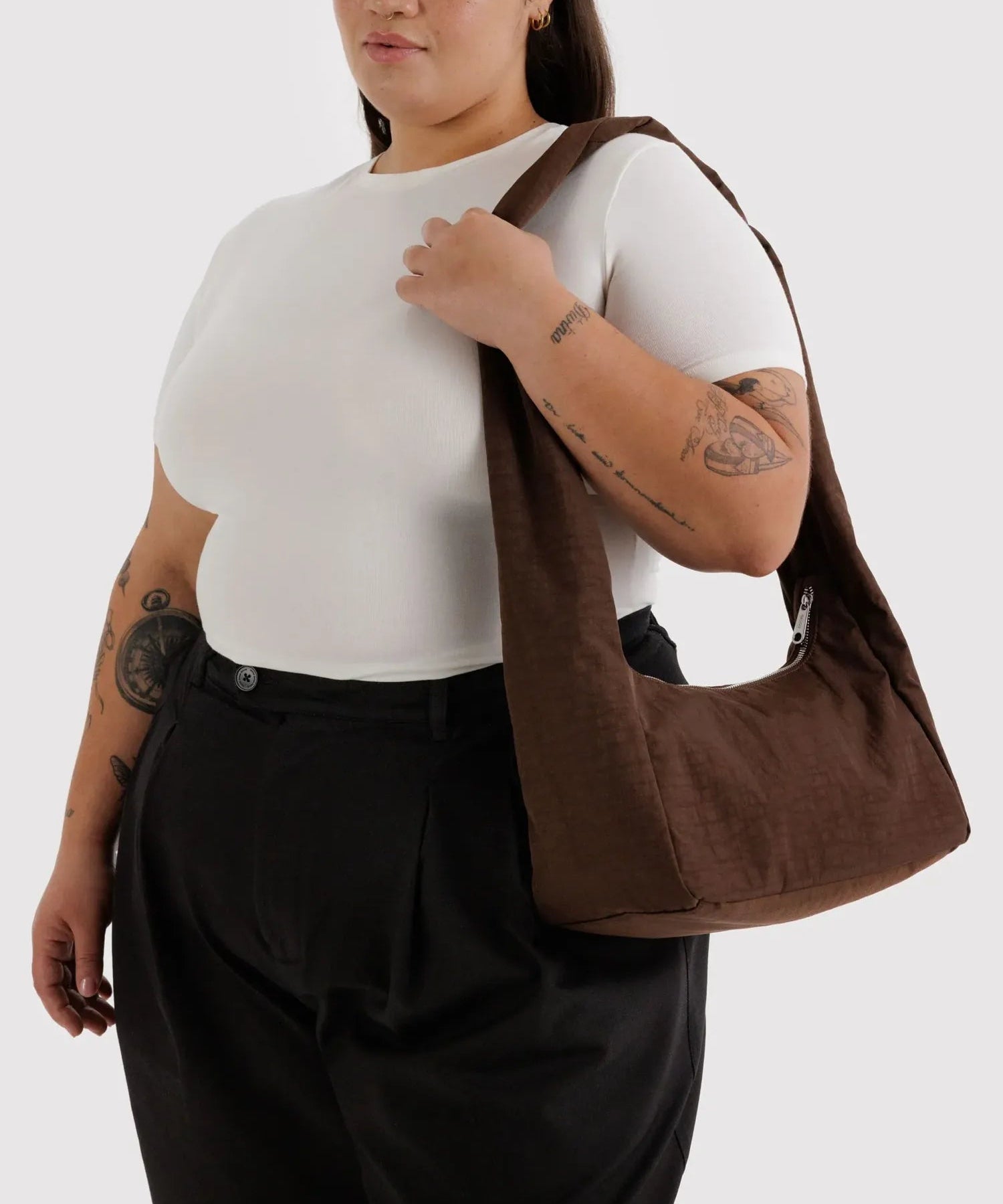 BAGGU - Nylon Meringue Bag Umhängetasche • Coffee - ROSA ECK