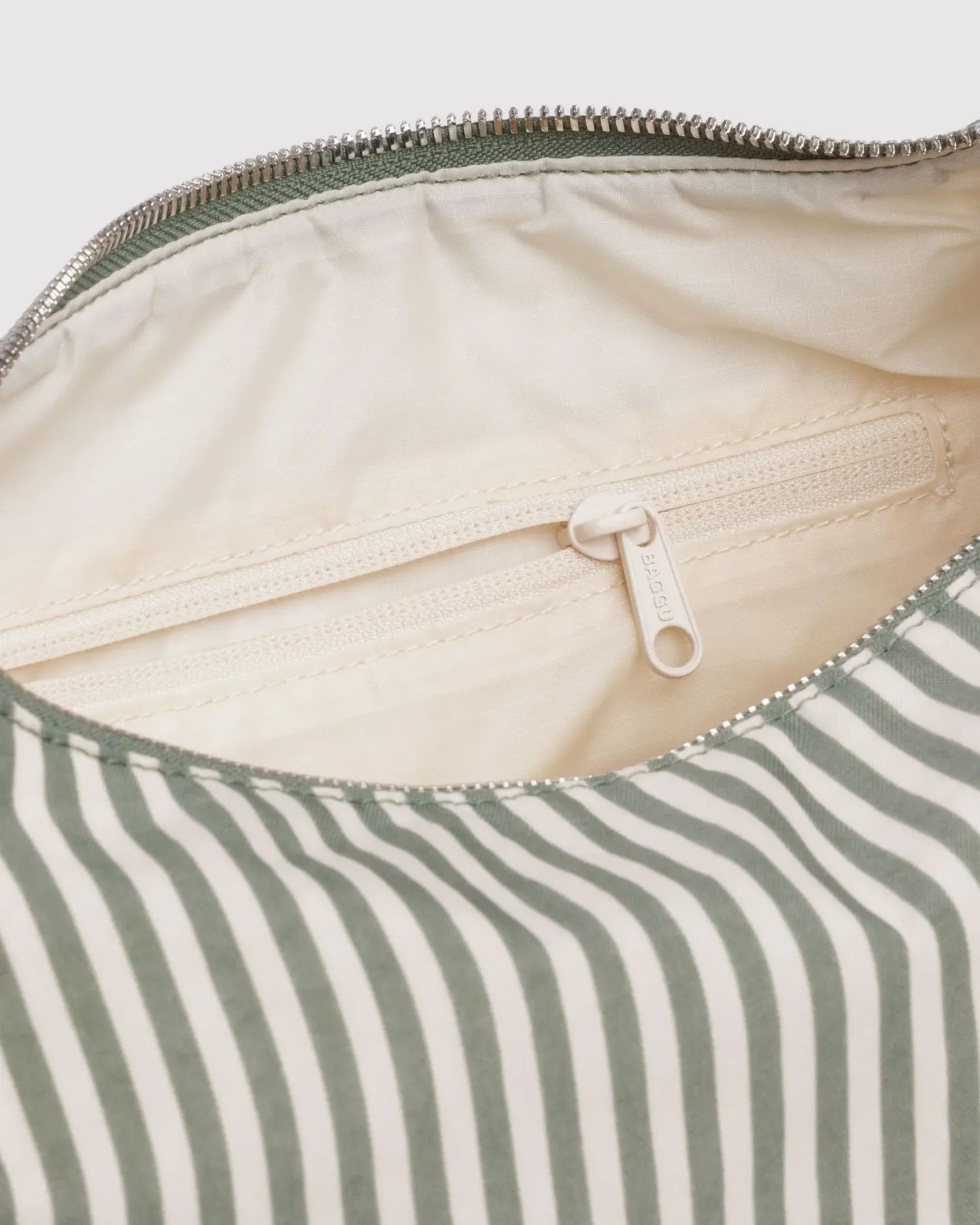 BAGGU - Nylon Meringue Bag Umhängetasche • Sage Stripe - ROSA ECK