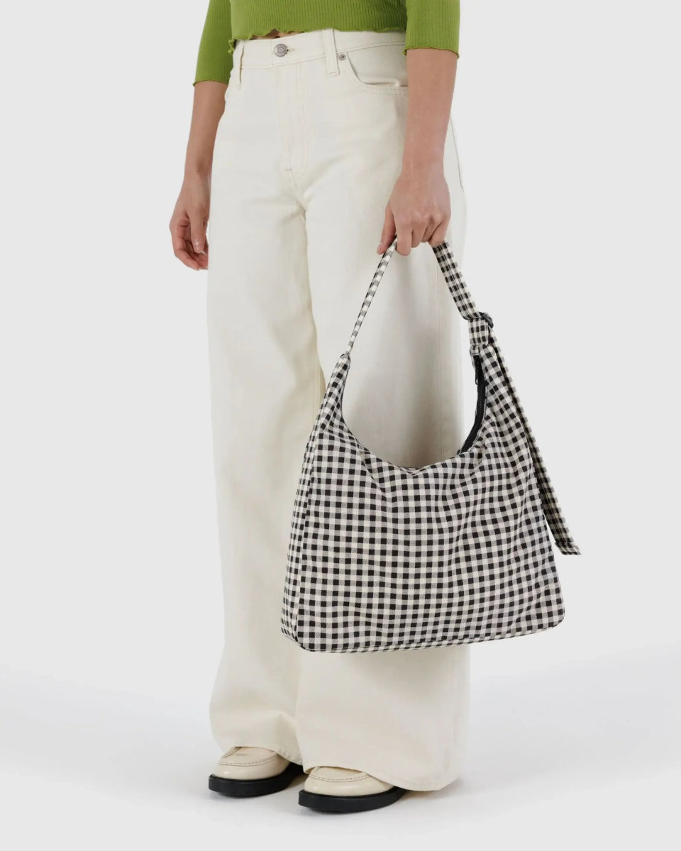BAGGU - NYLON SHOULDER BAG Schultertasche • Black & White Gingham - Schultertasche - ROSA ECK Concept Store