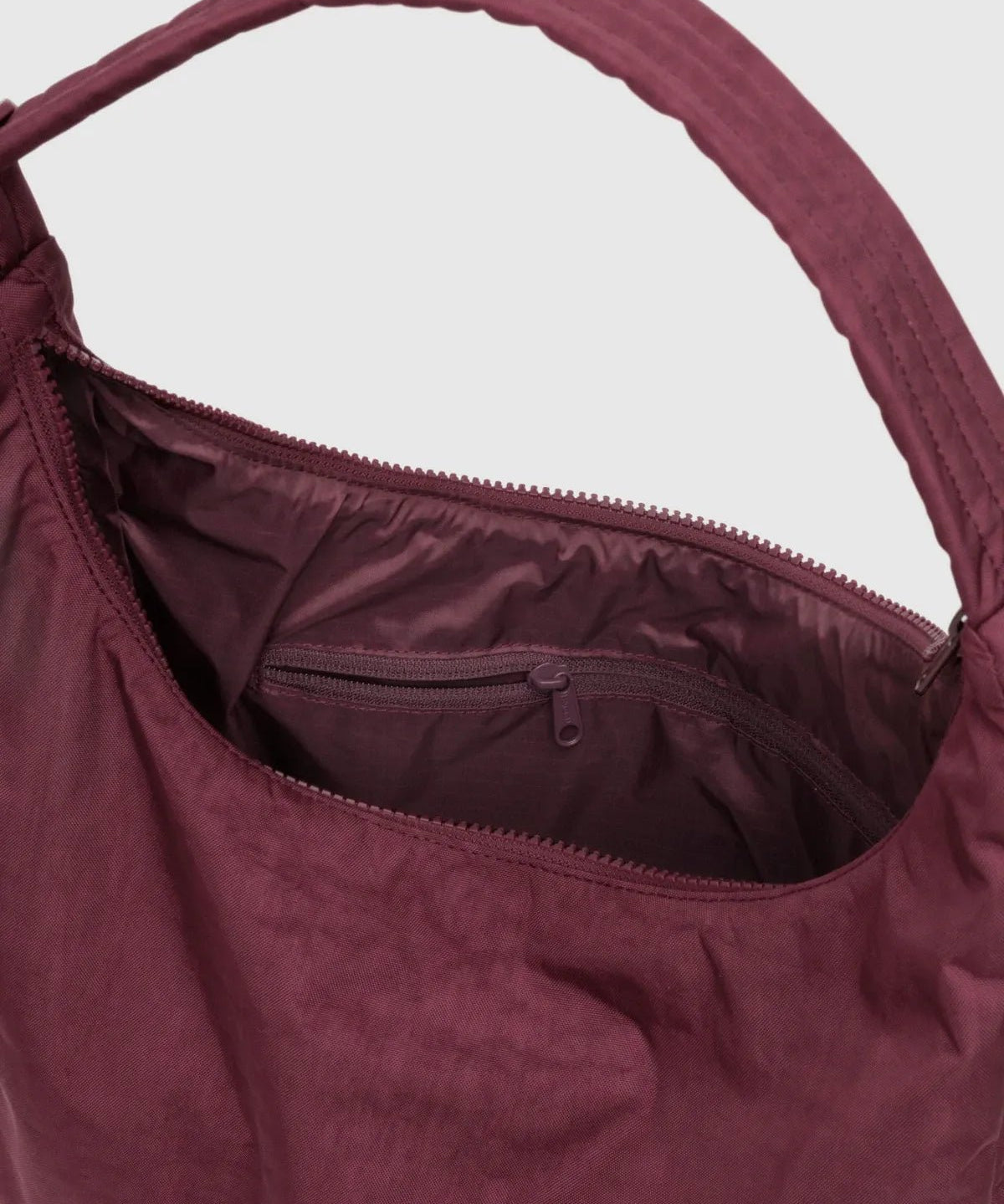 BAGGU - NYLON SHOULDER BAG Schultertasche • Mahogany - Schultertasche - ROSA ECK
