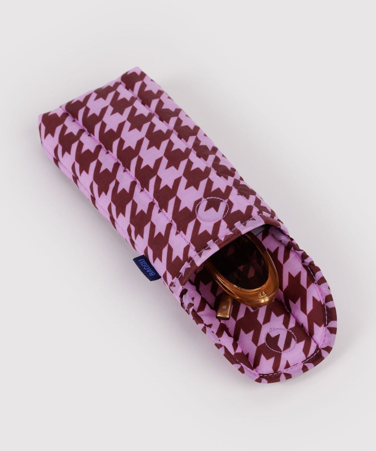 BAGGU - PUFFY Brillenetui • Pink Houndstooth - ROSA ECK