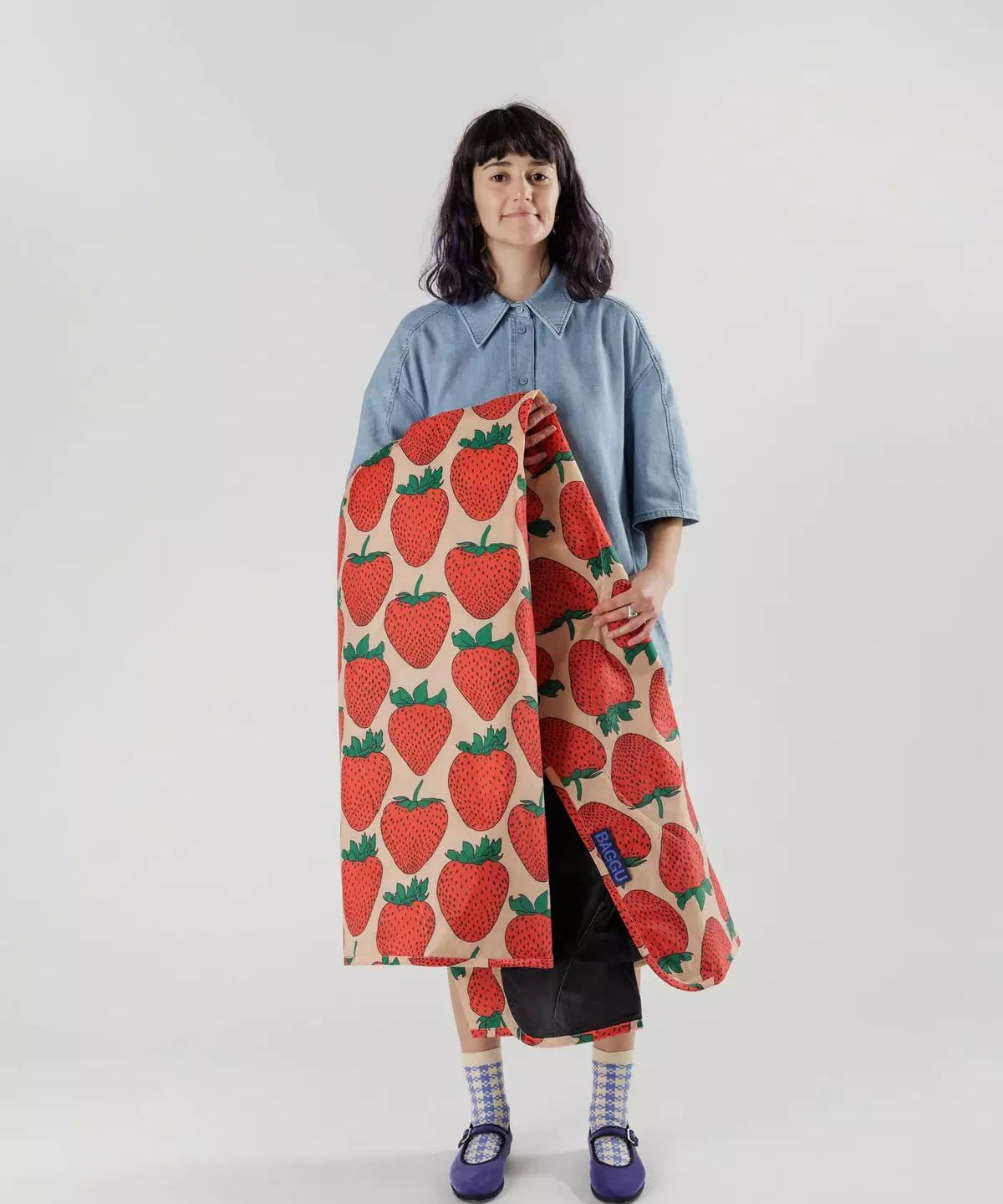 BAGGU - PUFFY PICNIC BLANKET Picknickdecke | Strawberry - ROSA ECK