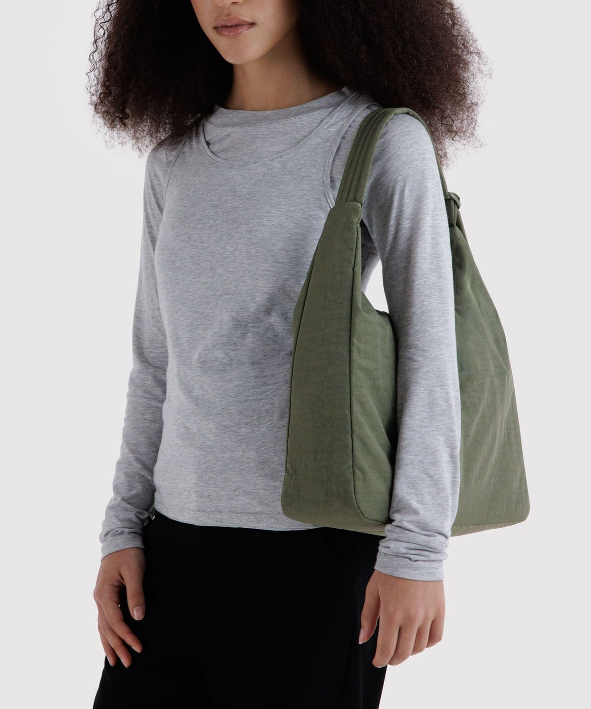 BAGGU - Schultertasche aus Nylon • Caper - ROSA ECK