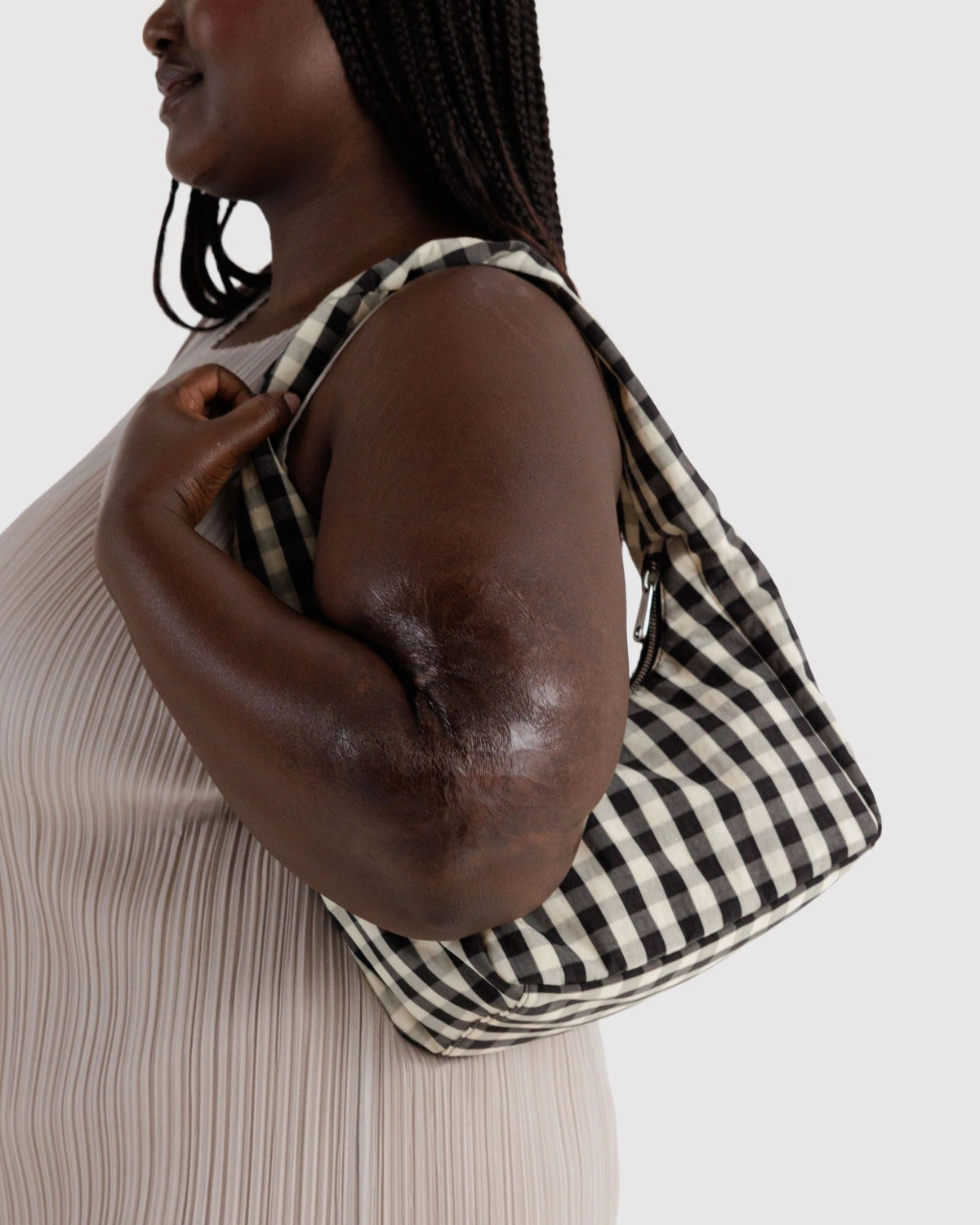 Small Nylon Meringue Bag Schultertasche • Black and Cream Gingham