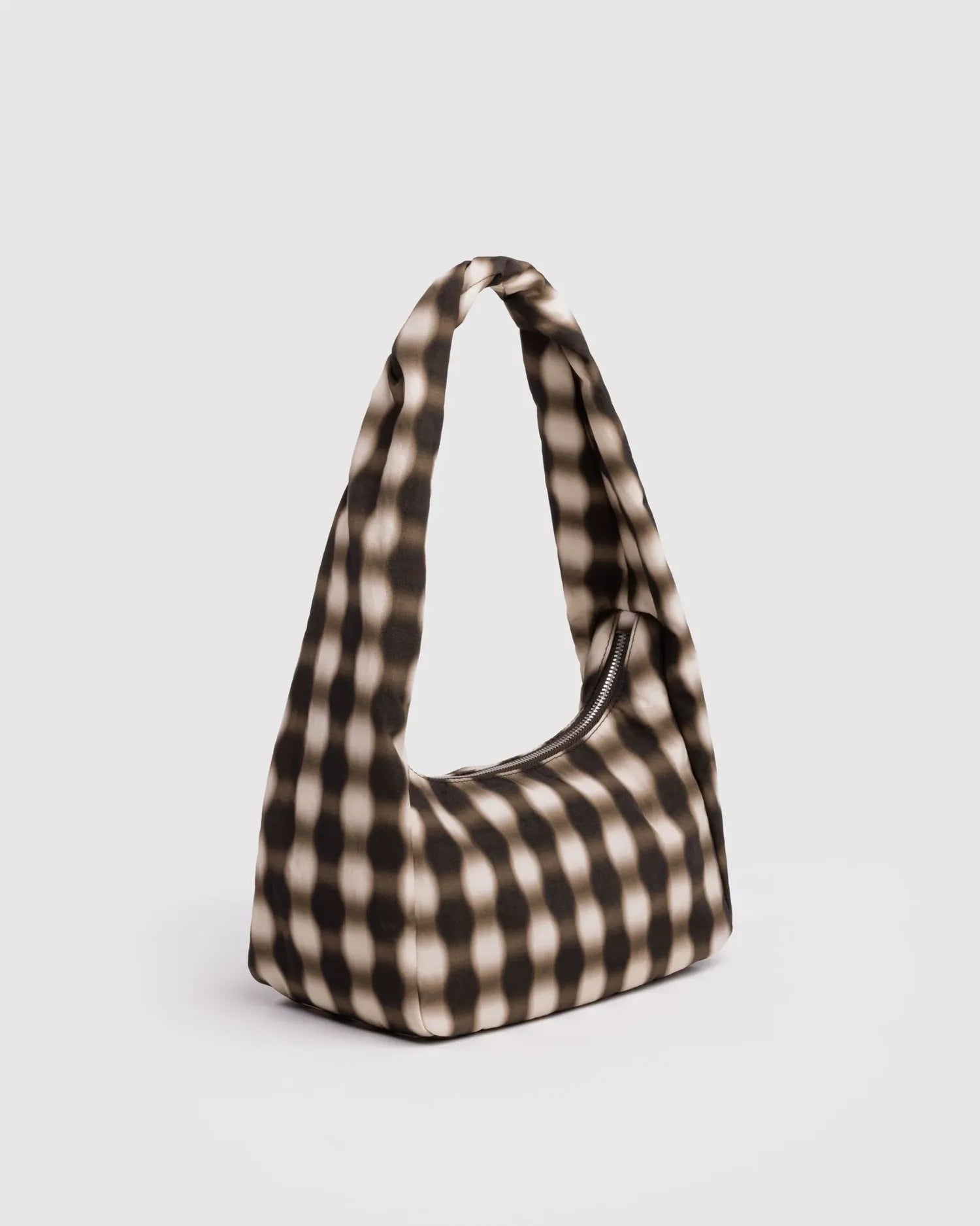 BAGGU - Small Nylon Meringue Bag Schultertasche • Blurred Gingham Brown - ROSA ECK