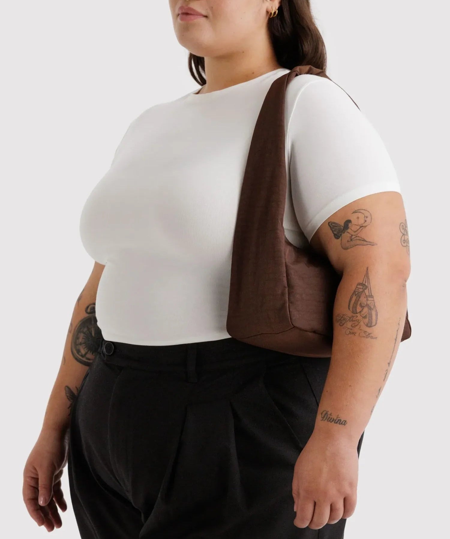 BAGGU - Small Nylon Meringue Bag Schultertasche • Coffee - ROSA ECK