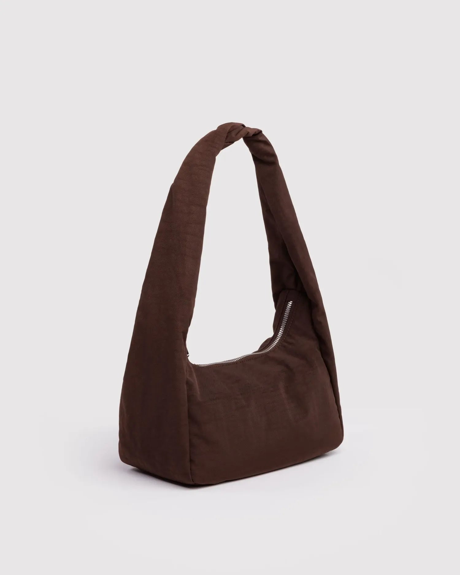 BAGGU - Small Nylon Meringue Bag Schultertasche • Coffee - ROSA ECK
