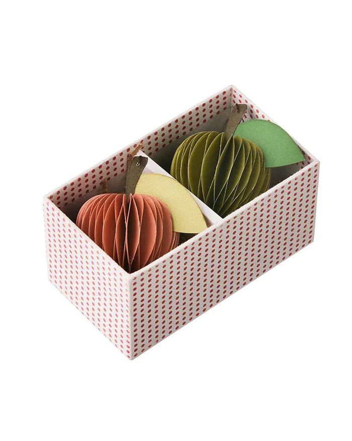 Bungalow - Papier - Ornament Apfel (2er - Set) • Ivy/Cerise - ROSA ECK