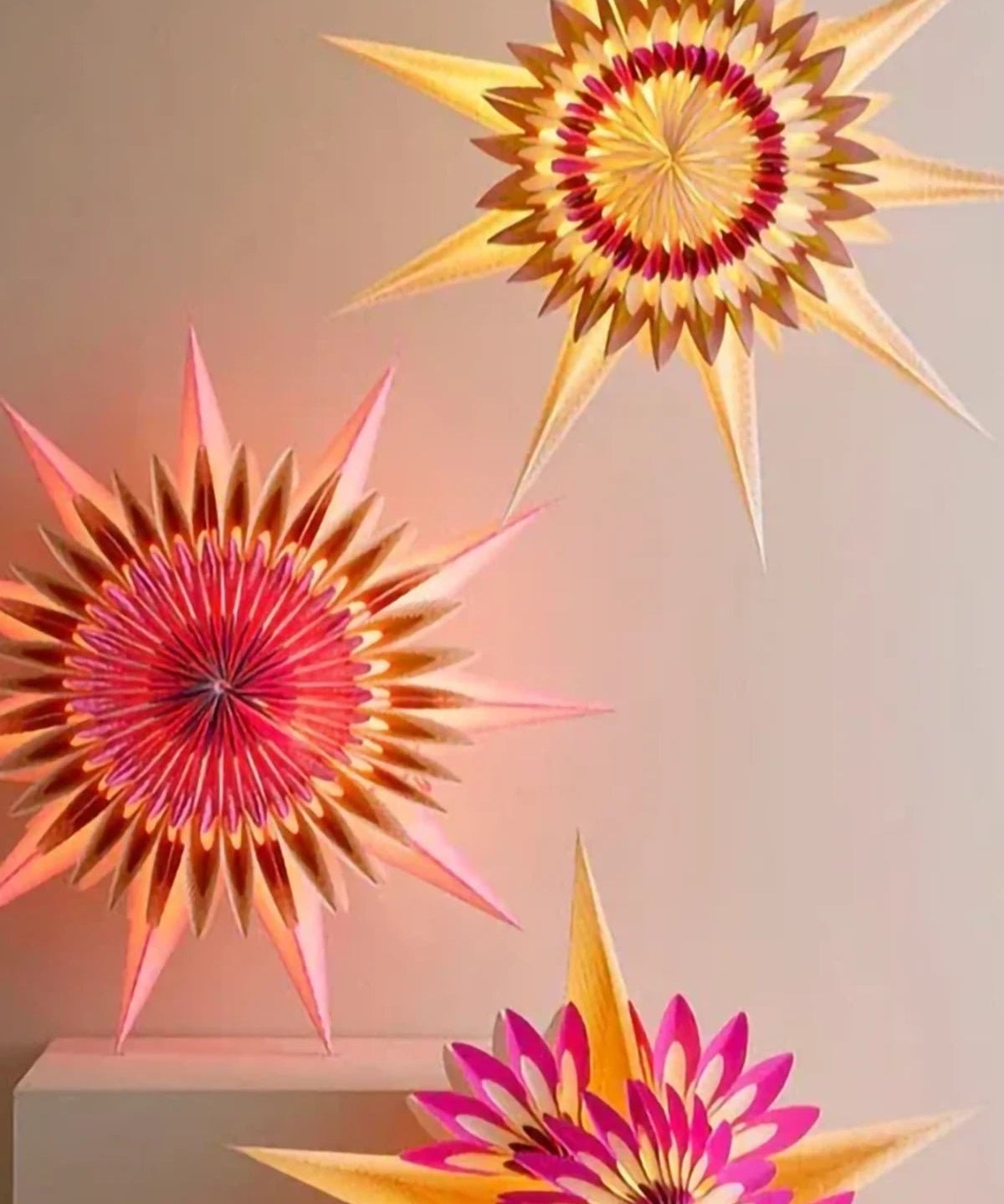 Bungalow - Papierstern Helios • Gold (⌀ 70 cm) - Papierstern - ROSA ECK