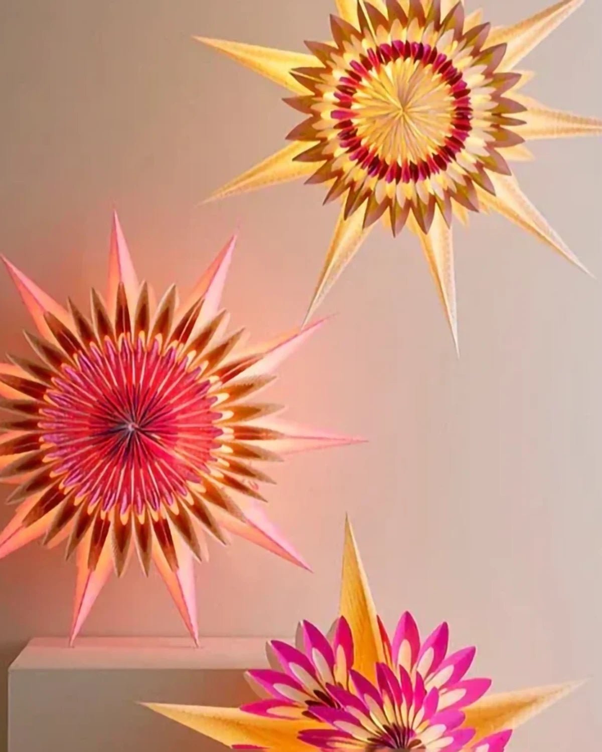 Bungalow - Papierstern Helios • Gold (⌀ 70 cm) - Papierstern - ROSA ECK