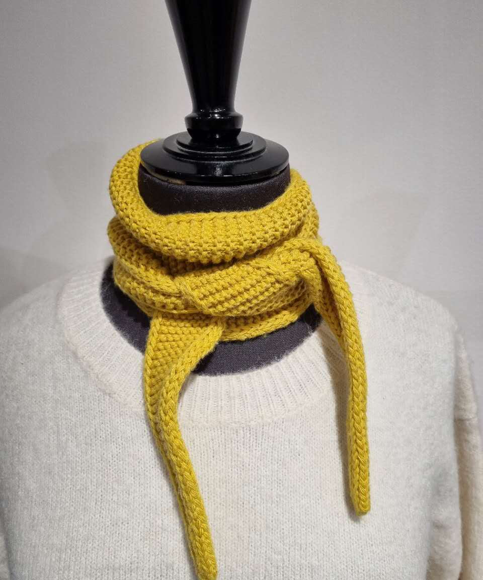 Calie Paris - Kleiner Strickschal • Gelb - Schal - ROSA ECK