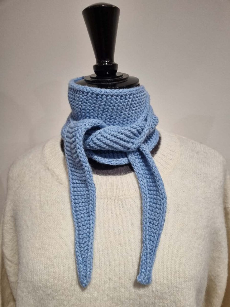 Calie Paris - Kleiner Strickschal • Helles Blau - Schal - ROSA ECK Concept Store