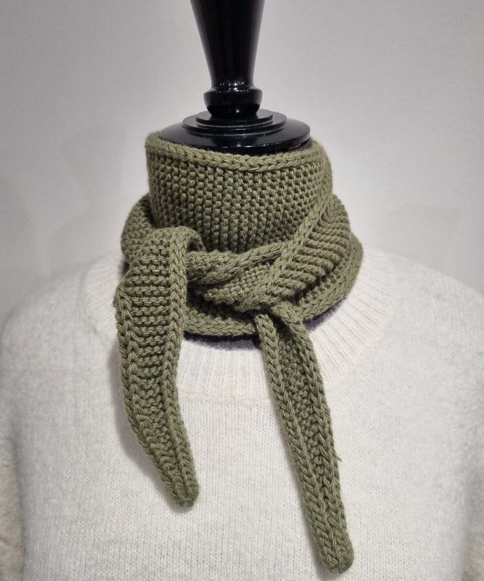 Calie Paris - Kleiner Strickschal • Kaki - Schal - ROSA ECK