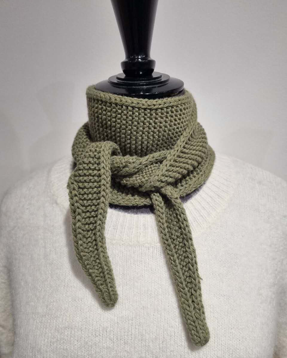Calie Paris - Kleiner Strickschal • Kaki - Schal - ROSA ECK