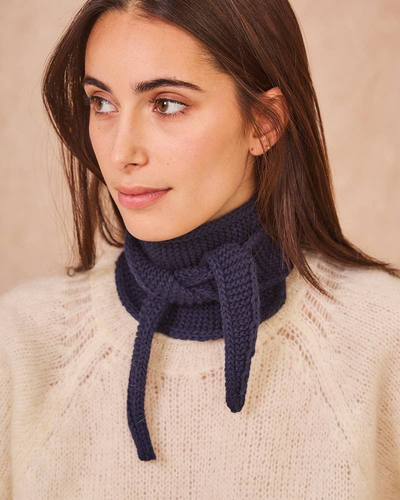 Calie Paris - Kleiner Strickschal • Navy Blau - Schal - ROSA ECK