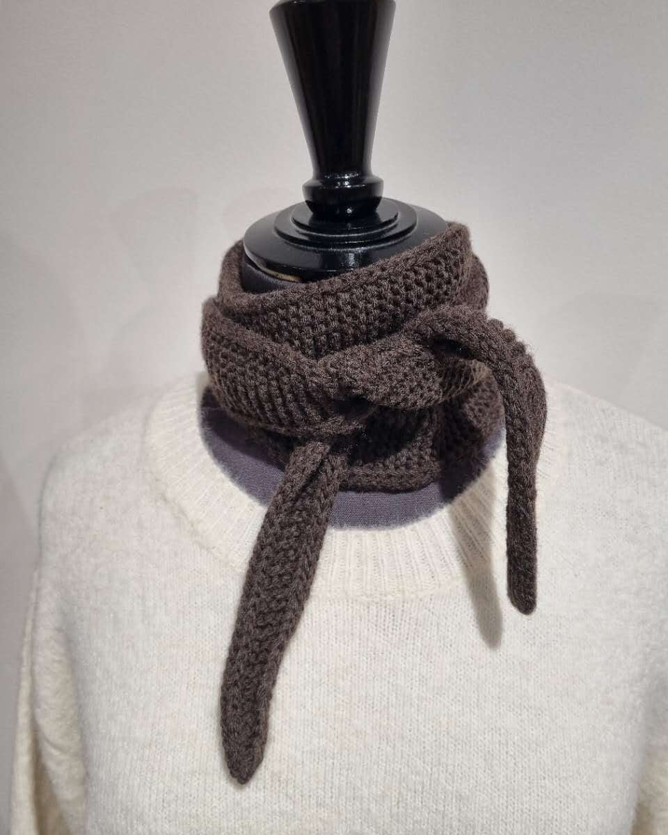 Calie Paris - Kleiner Strickschal • Schokolade - Schal - ROSA ECK