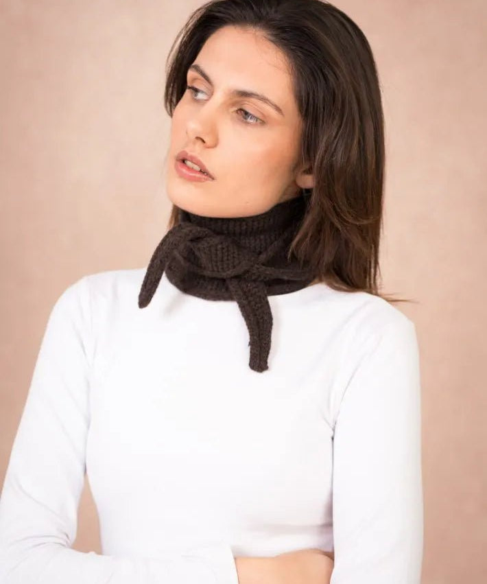 Calie Paris - Kleiner Strickschal • Schokolade - Schal - ROSA ECK