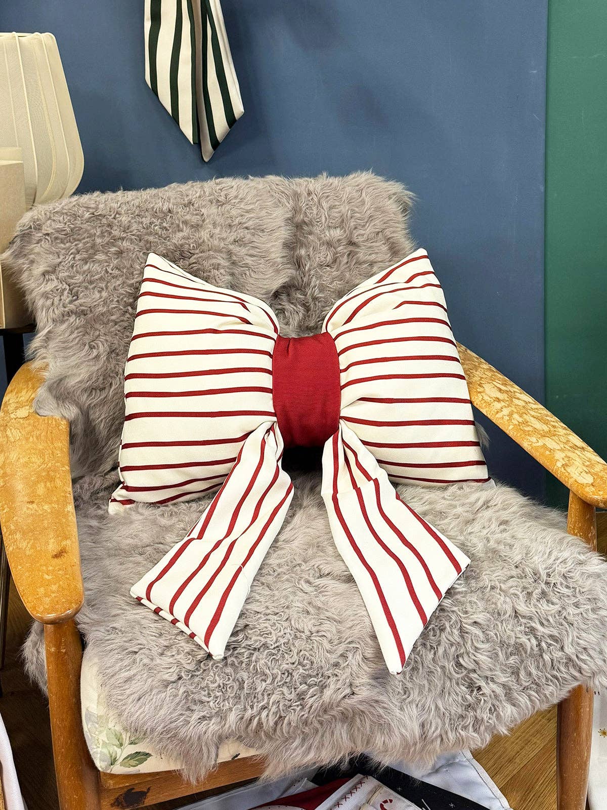 coopz - BIG BOW BERTHA Kissenbezug (40 x 60 cm) • Creme/Rot - ROSA ECK