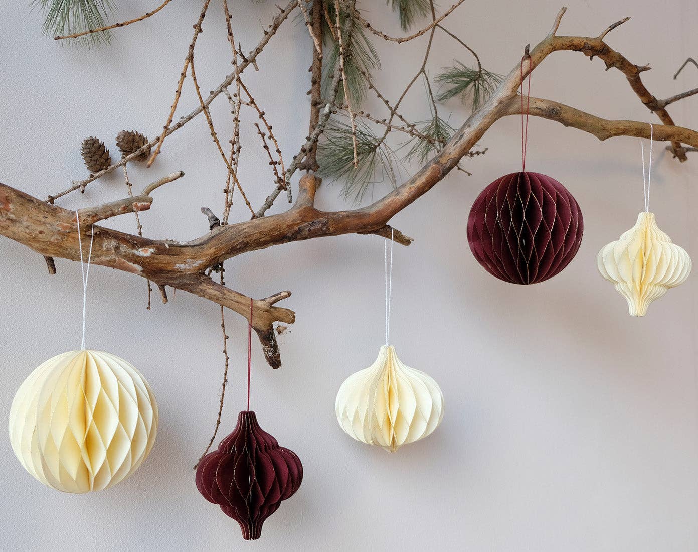 coopz - Weihnachtsdeko aus Papier • Kugel Grün - Dekoration - ROSA ECK