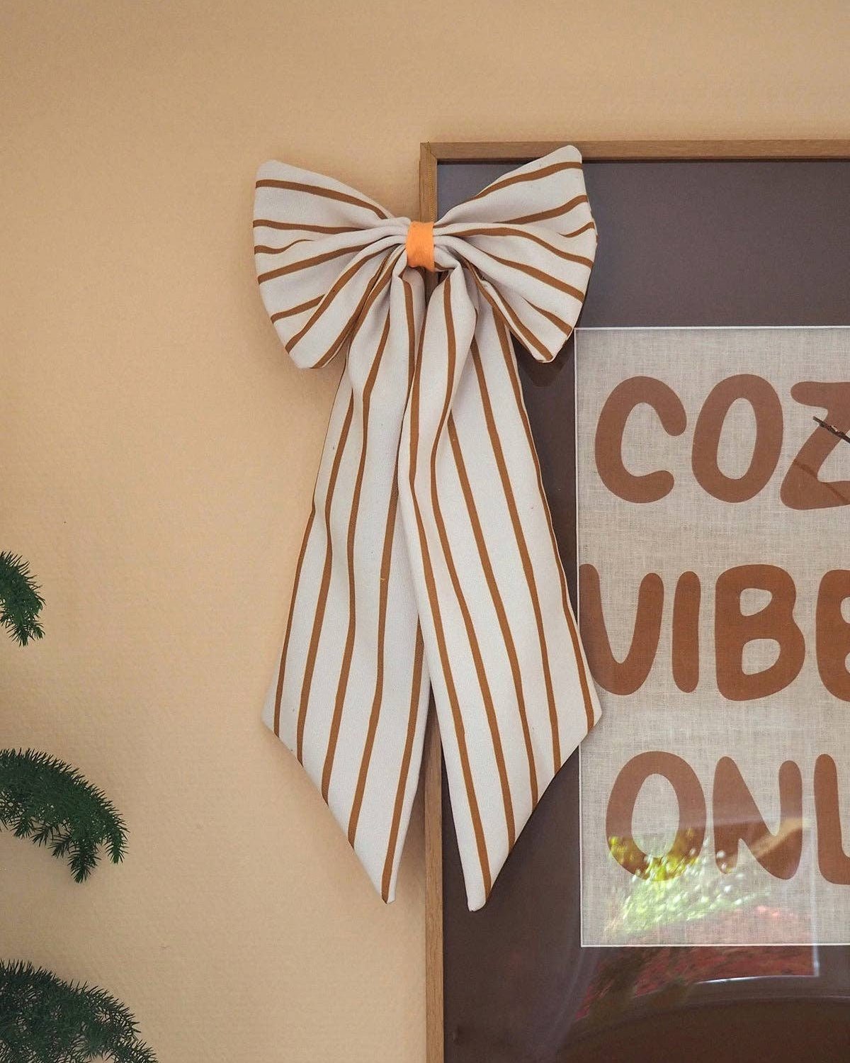 coopz - Weihnachtsschleife zum Aufhängen • Streifen Creme/Braun - Dekoration - ROSA ECK