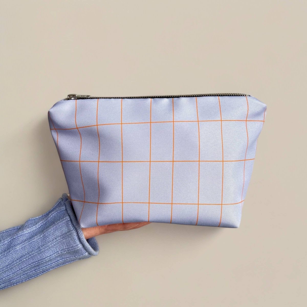 De Lange Tafel - Großer Kulturbeutel Kariert • Lila/Orange - ROSA ECK Concept Store