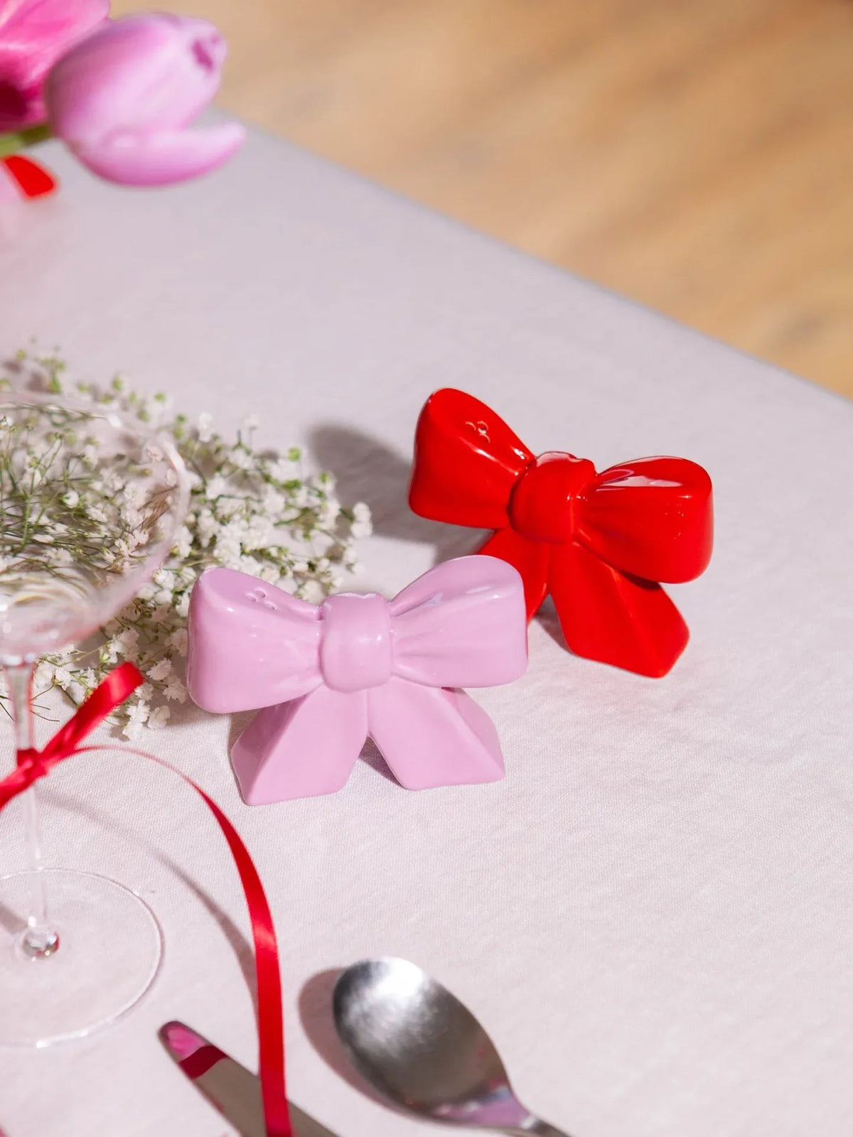 DOIY - BOW Salz - und Pfefferstreuer (2er - Set) - Salz - & Pfefferstreuer - ROSA ECK