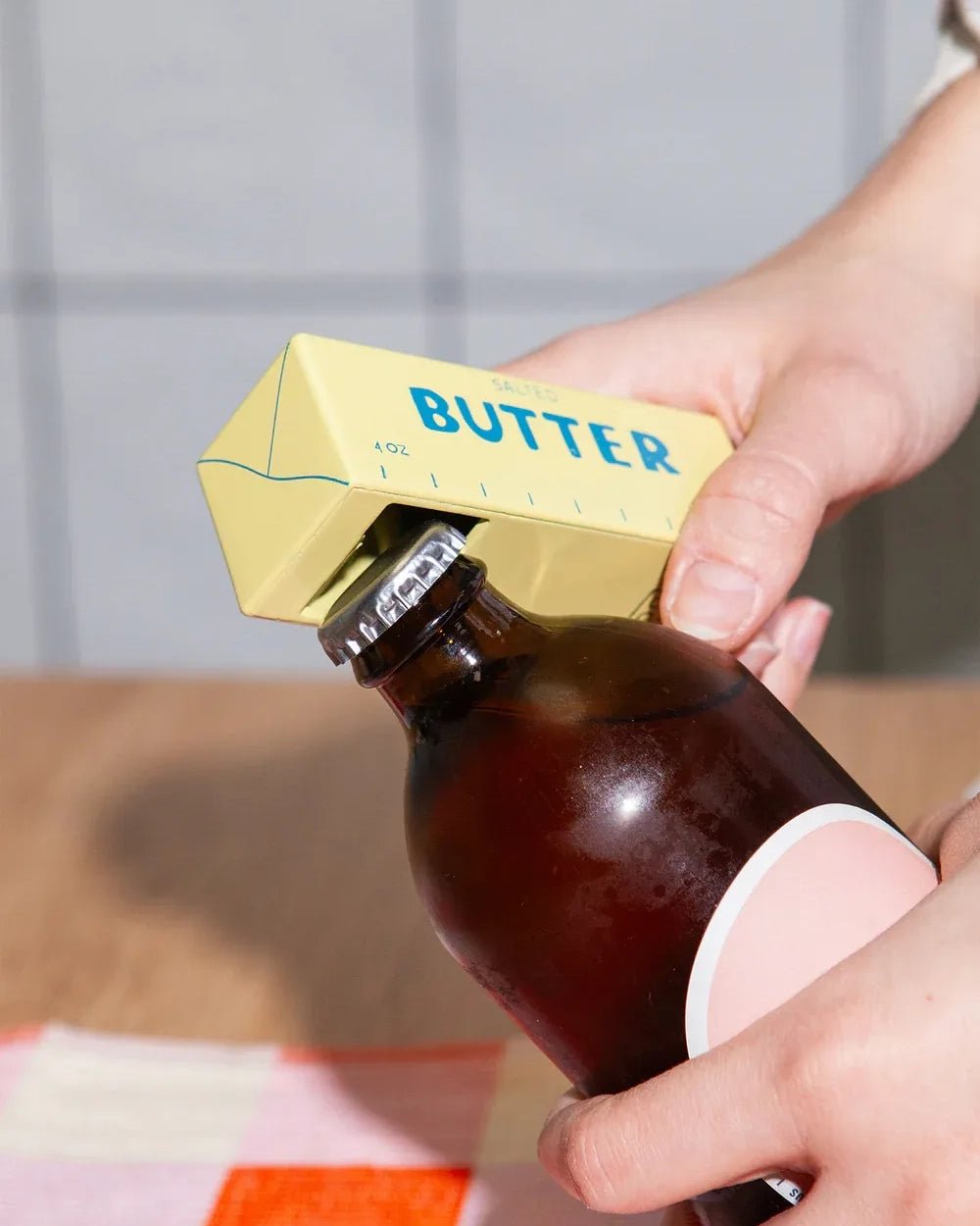 DOIY - BUTTER Flaschenöffner - Küchenzubehör - ROSA ECK