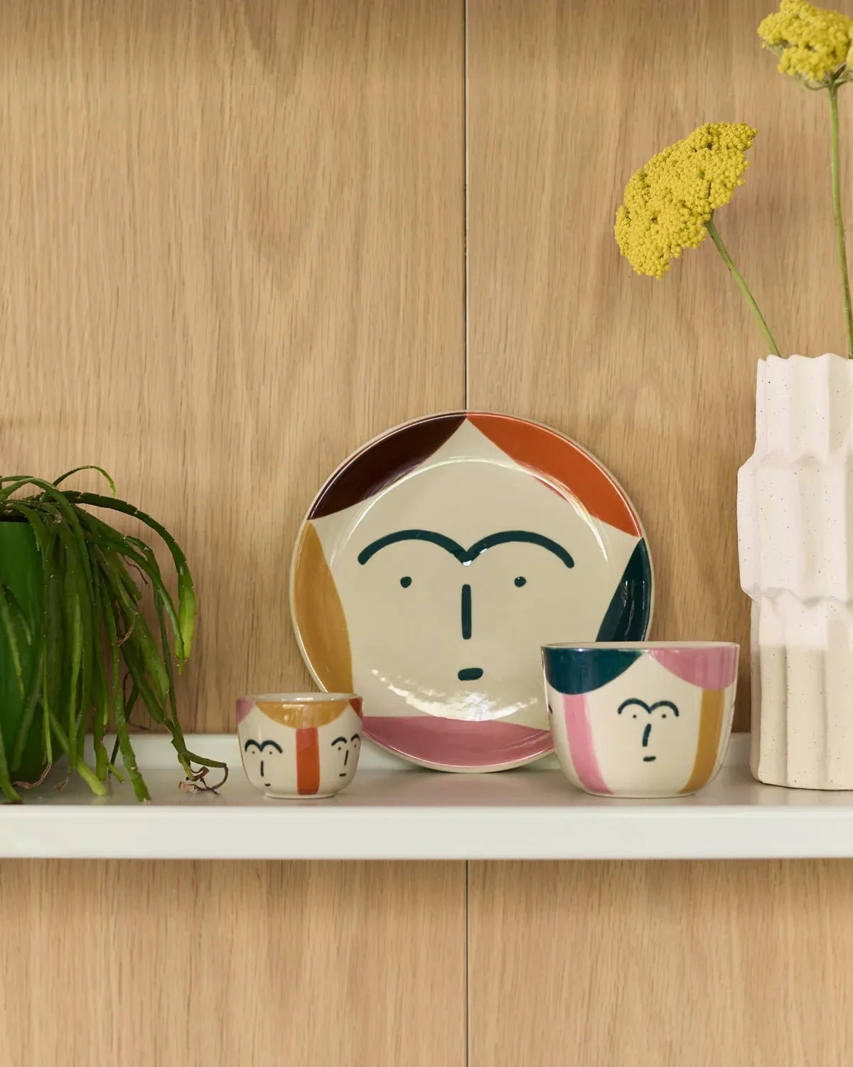 Donna Wilson - FREYA FACE Tasse - Kaffee - und Teetasse - ROSA ECK