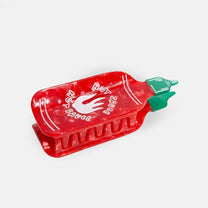 SRIRACHA Haarklammer in Form einer roten Sriracha-Flasche