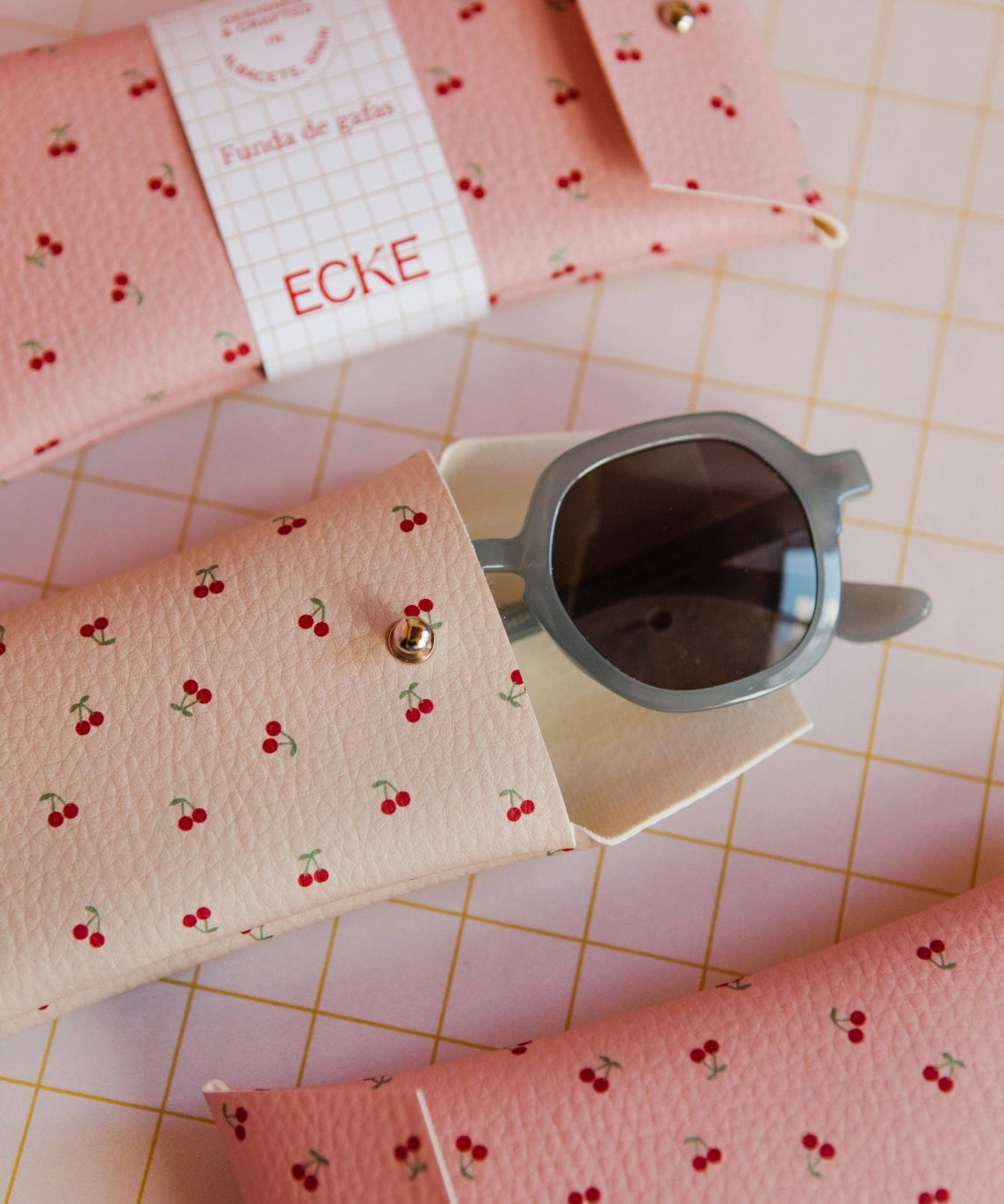 ECKE - CEREZAS Brillen - Etui • Kirschen - Pink - Brillen - Etui - ROSA ECK Concept Store