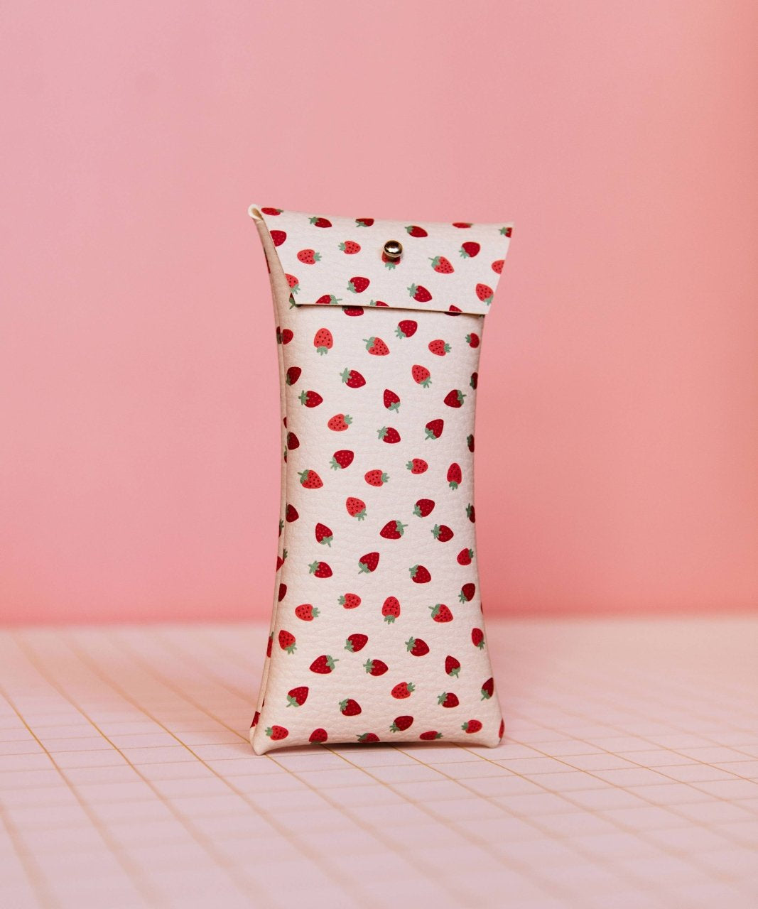 ECKE - FRESAS Brillen - Etui • Erdbeere - Nude - Brillen - Etui - ROSA ECK Concept Store