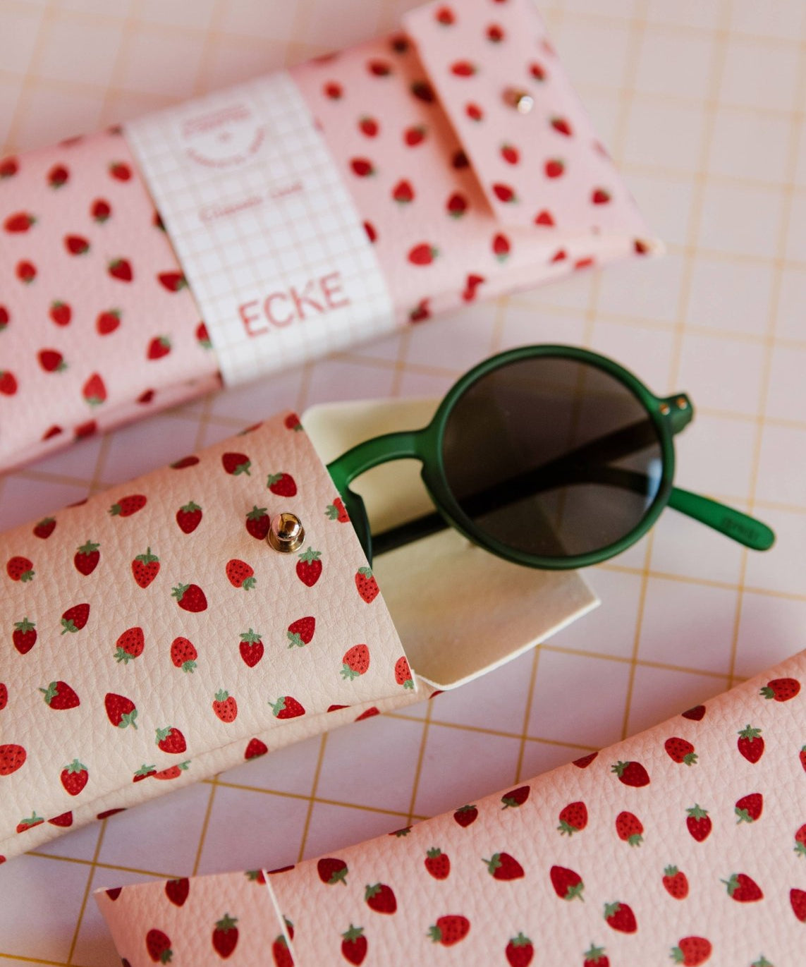 ECKE - FRESAS Brillen - Etui • Erdbeere - Nude - Brillen - Etui - ROSA ECK Concept Store