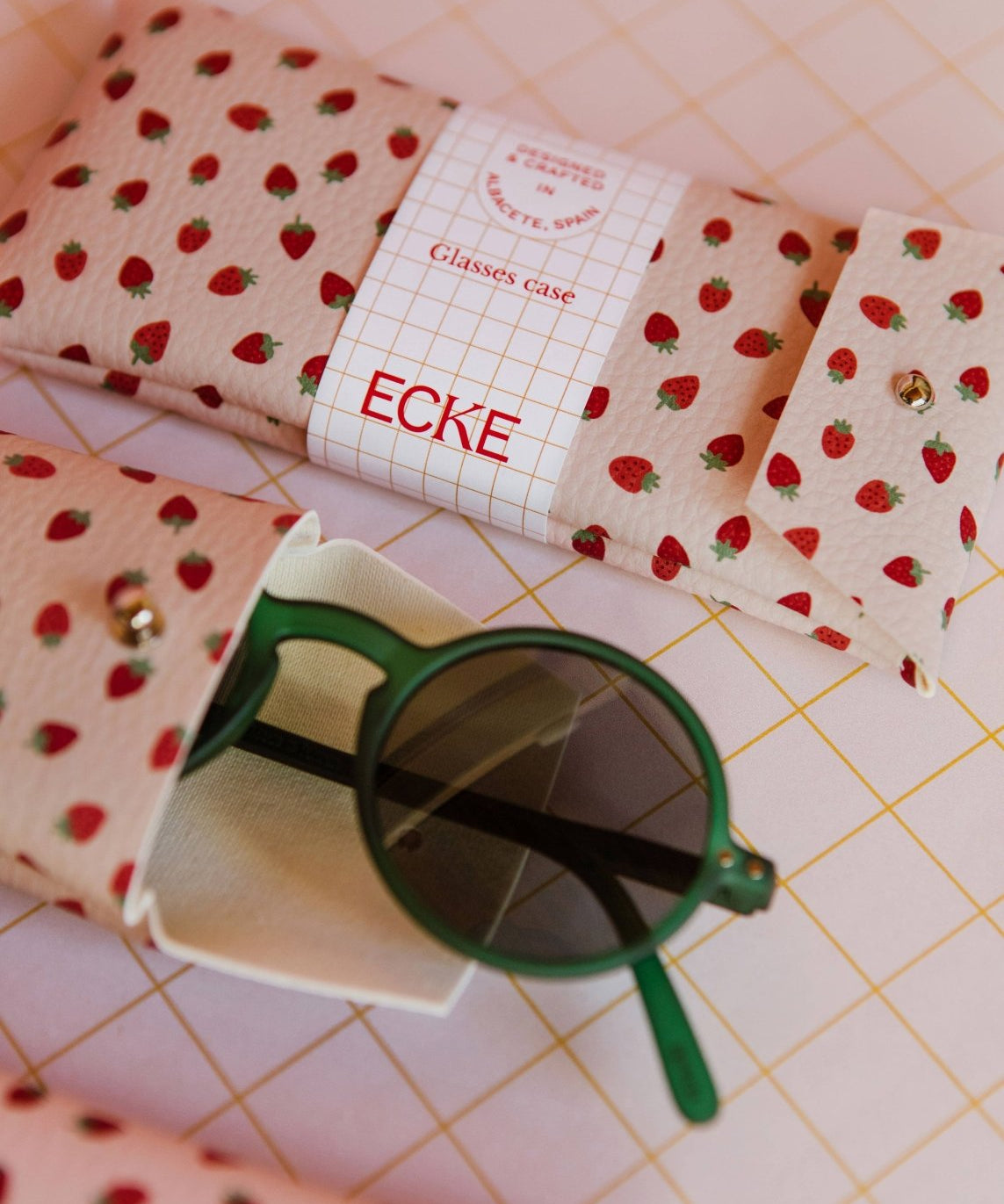 ECKE - FRESAS Brillenetui • Erdbeere Rosa - Brillen - Etui - ROSA ECK