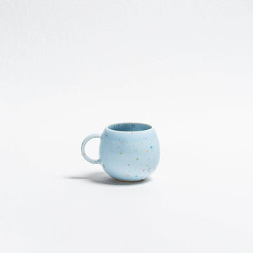 Egg Back Home - NEW PARTY Große Tasse rund (500 ml) • Soft Blue - ROSA ECK