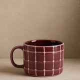 Egg Back Home - POOL Tasse (450 ml) • Burgundy - ROSA ECK