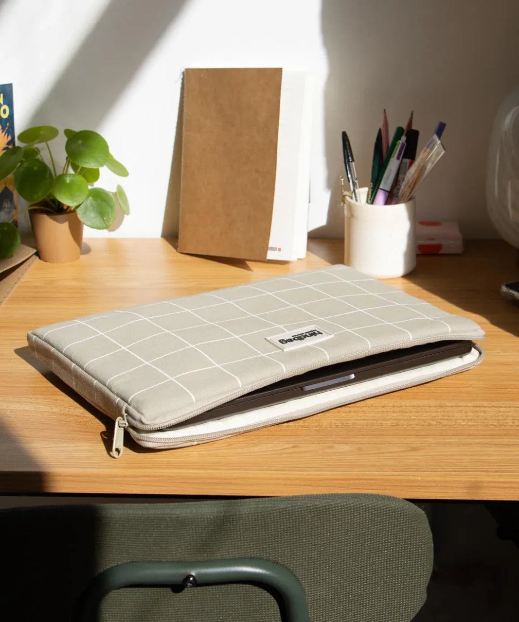 Hindbag - AVA Laptophülle • Lehmgrün - Laptoptasche - ROSA ECK