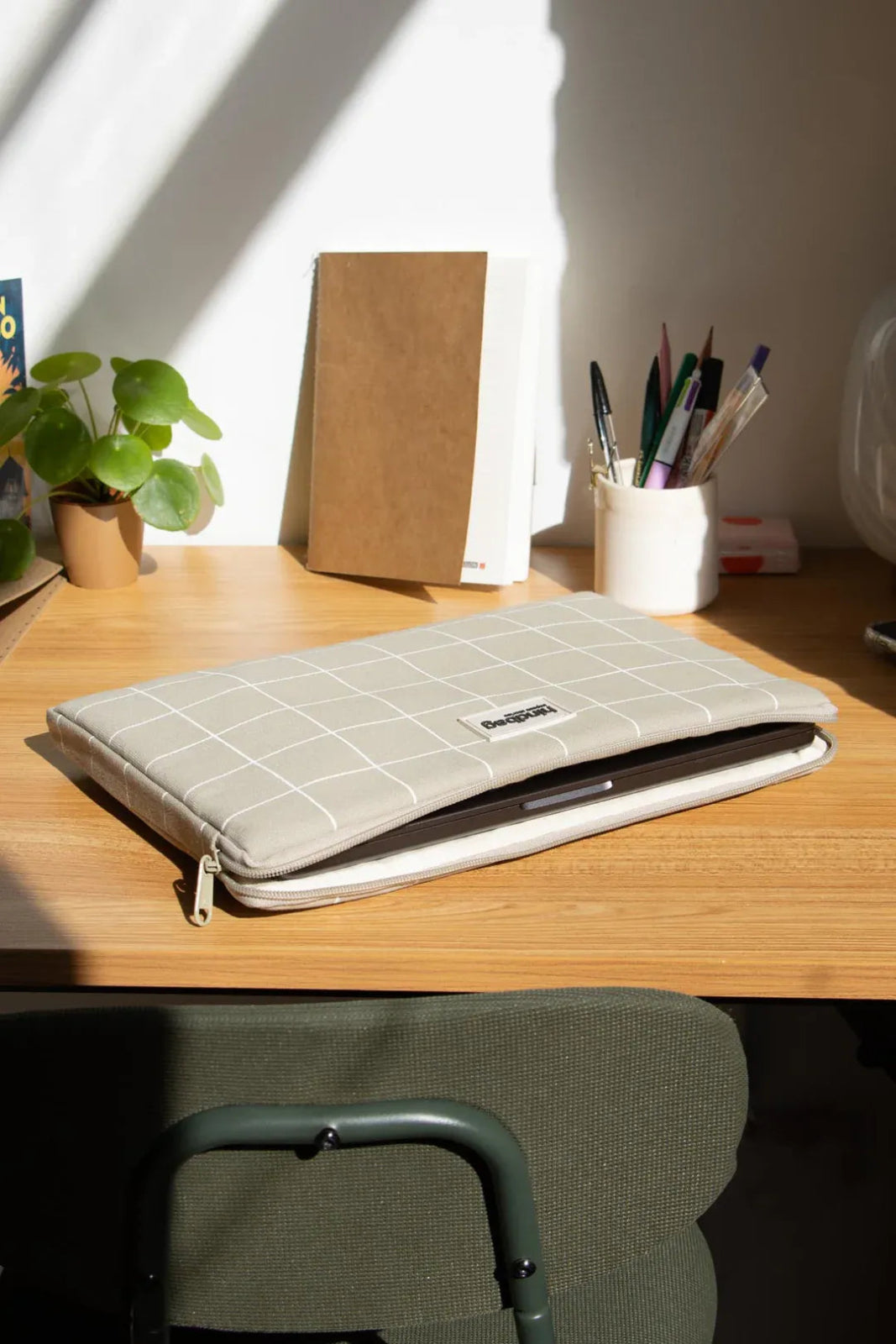 Hindbag - AVA Laptophülle • Lehmgrün - Laptoptasche - ROSA ECK