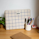 Hindbag - AVA S Laptophülle (13/14 Zoll) • Karo Ecru / Blau - Laptoptasche - ROSA ECK